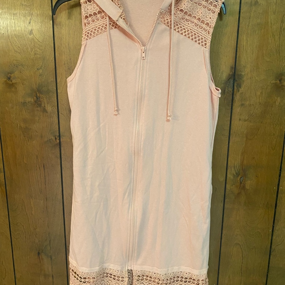 VENUS Coral Sleeveless Dress with Lace Trim